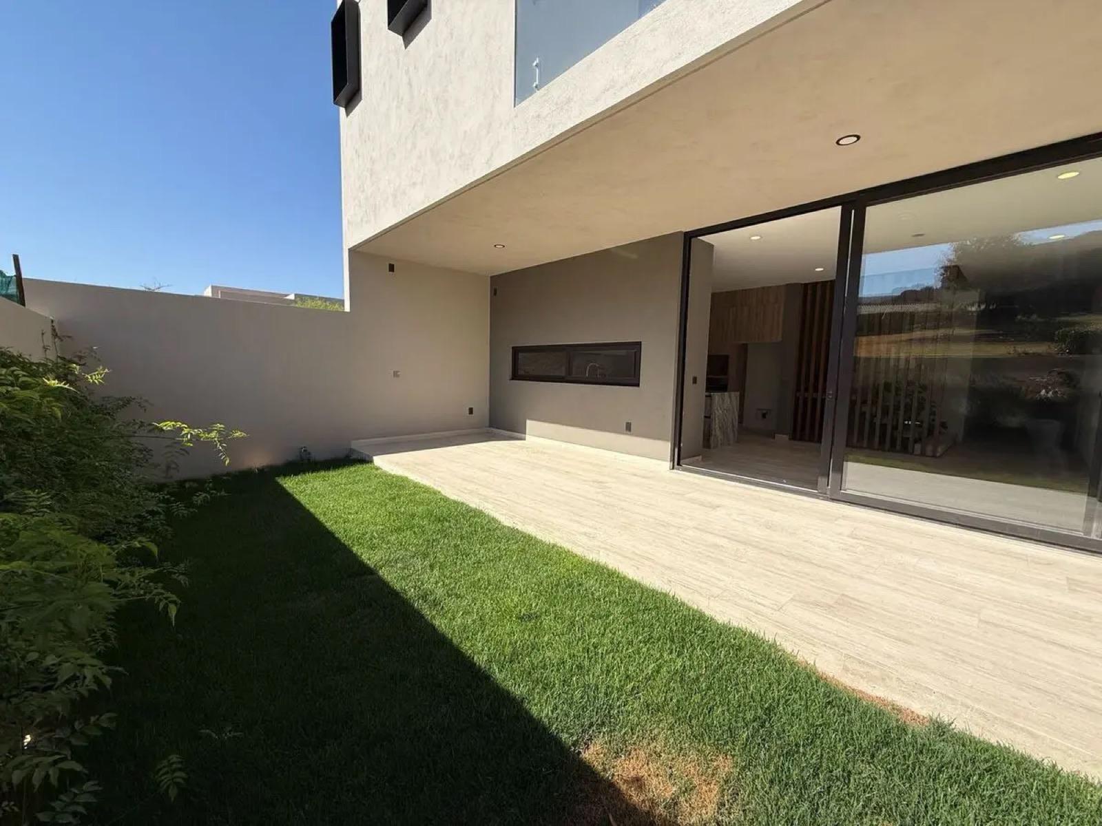 Foto 2 de Casa en Altozano con vista a área verde